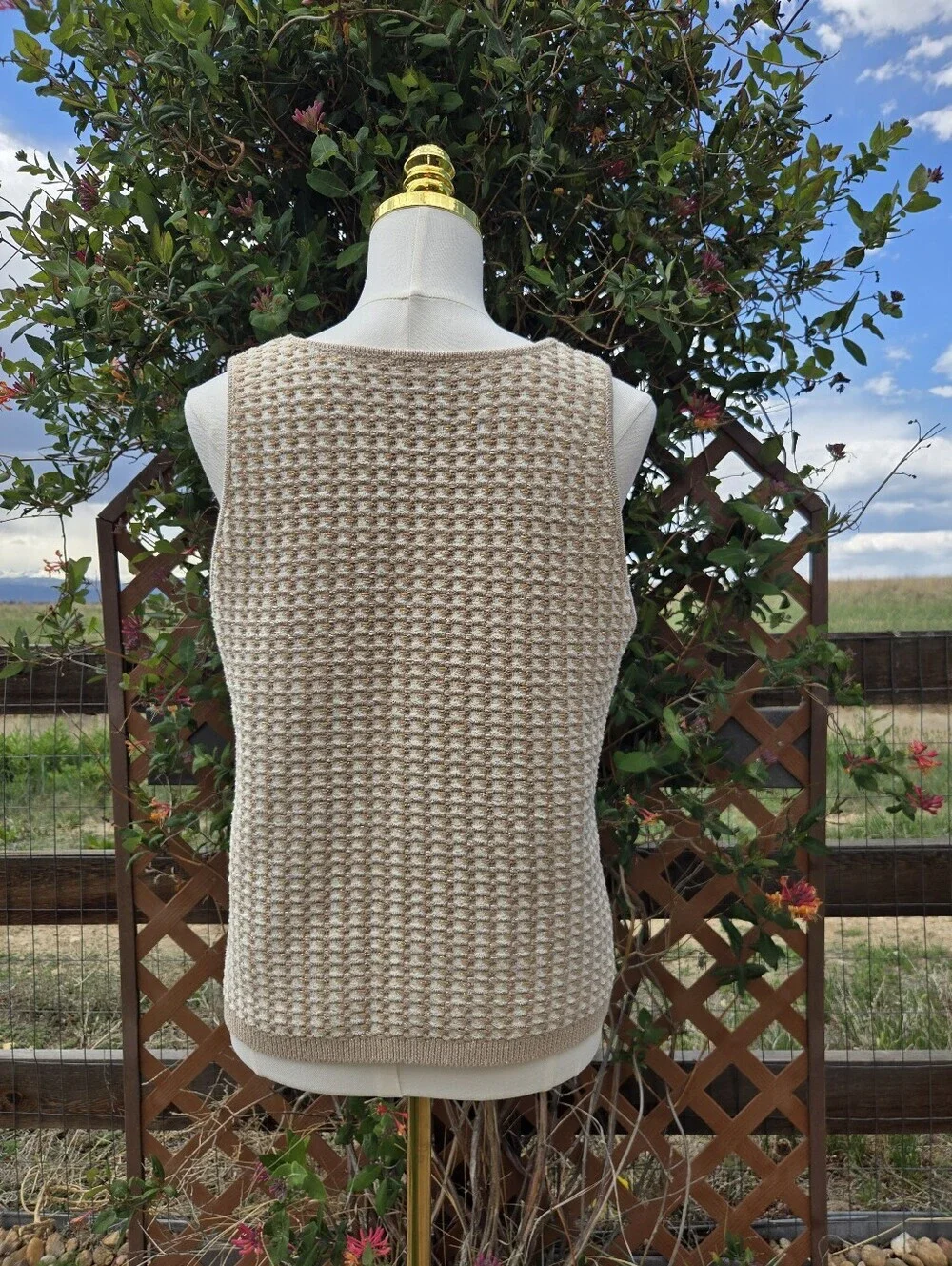 Ann Taylor Women's Sleeveless Textured Knit Sweater Top - Cream & Tan - Size 4